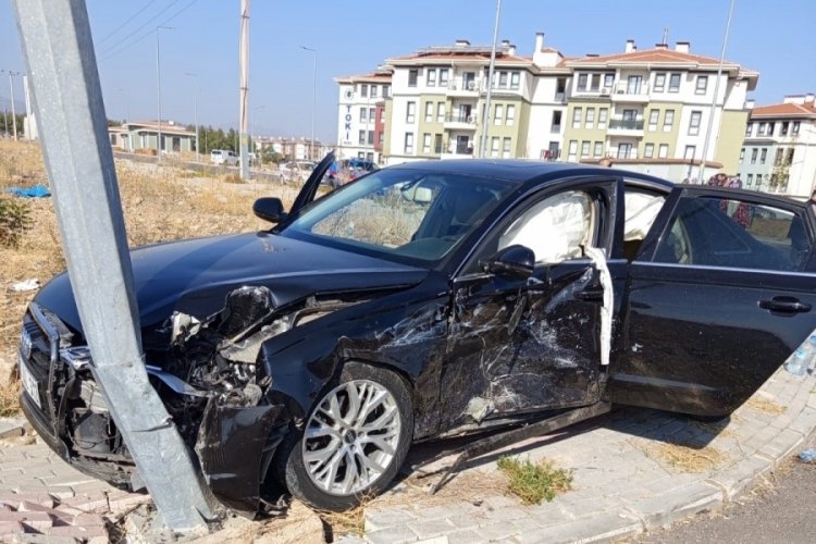 İki otomobilin karıştığı kazada 4 kişi yaralandı!