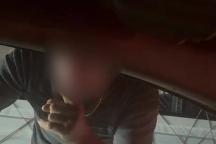 Aracın &ouml;n&uuml;n&uuml; kesip yumruklayan ve k&uuml;f&uuml;r eden trafik magandasına ev hapsi
