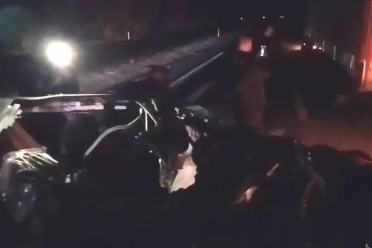 Feci kaza! Otomobil demir yığınına d&ouml;nd&uuml;