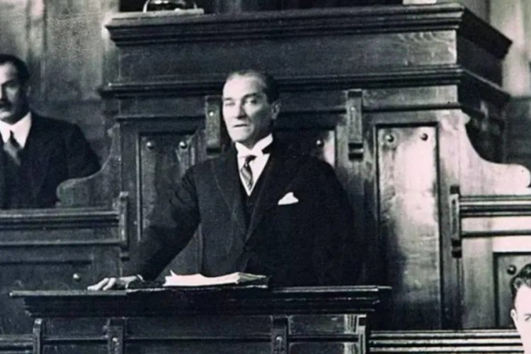 Siyasiler Ulu &Ouml;nder Atat&uuml;rk'&uuml; b&ouml;yle andı!