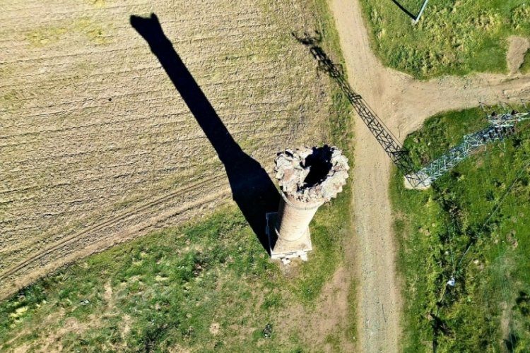 200 yıllık direniş: Mescidi yanan caminin minaresi zamana meydan okuyor
