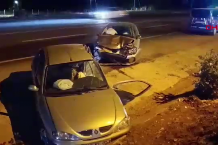 Otomobiller &ccedil;arpıştı: &Ccedil;ok sayıda yaralı var