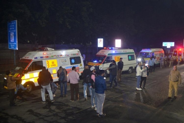 Hindistan'da bir ara&ccedil;ta meydana gelen patlamada 8 kişi hayatını kaybetti
