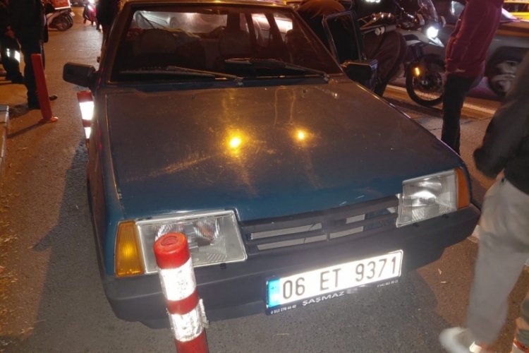 Arıza yapan aracından inen adama otob&uuml;s &ccedil;arptı