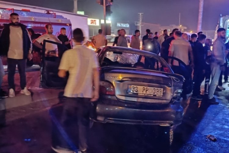 Otomobil ile &ccedil;arpışan yolcu minib&uuml;s&uuml;, sulama kanalına d&uuml;şt&uuml;: 10 yaralı
