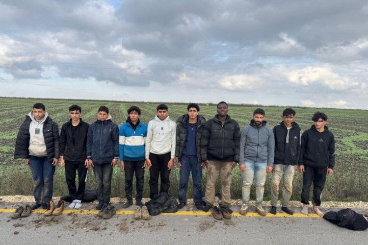 Edirne'de 10 d&uuml;zensiz g&ouml;&ccedil;men yakalandı