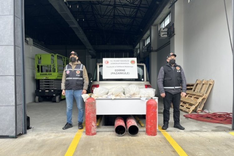 Pazarkule Sınır Kapısı'nda 19 kilo 692 gram esrar ele ge&ccedil;irildi