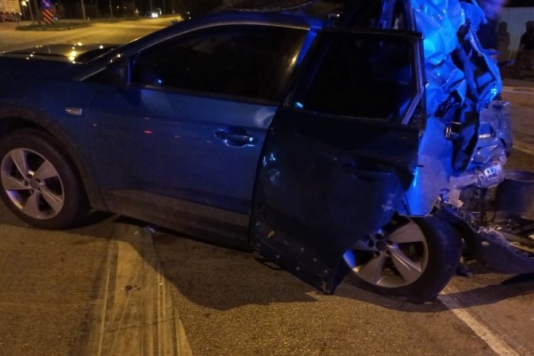 Otomobil tırla &ccedil;arpıştı: 1 &ouml;l&uuml;, 1 yaralı