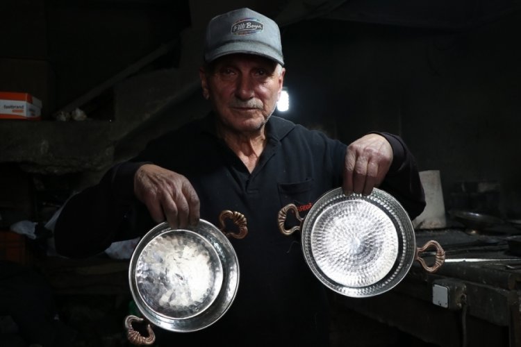 O zanaatin ustası 61 yıldır mesleğini s&uuml;rd&uuml;r&uuml;yor