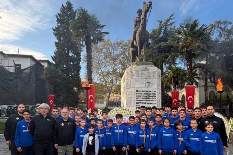 Bursa'da Yeşim Spor Kul&uuml;b&uuml;'nden Ata'ya saygı