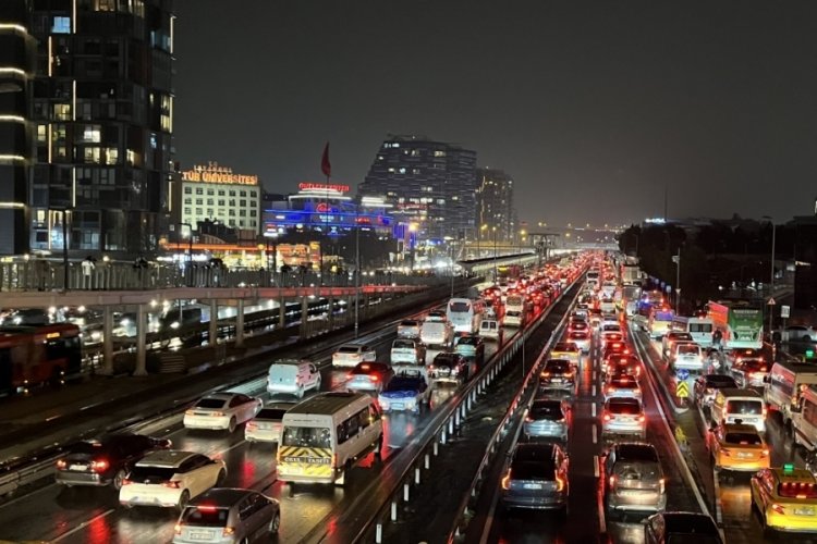 İstanbul'da trafik yoğunluğu y&uuml;zde 89'a ulaştı