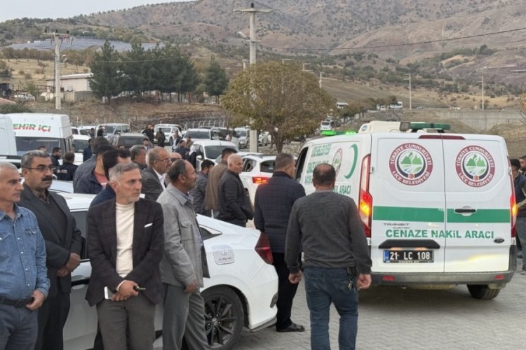 Viyad&uuml;k inşaatı kazasında hayatını kaybeden 4 kişi defnedildi