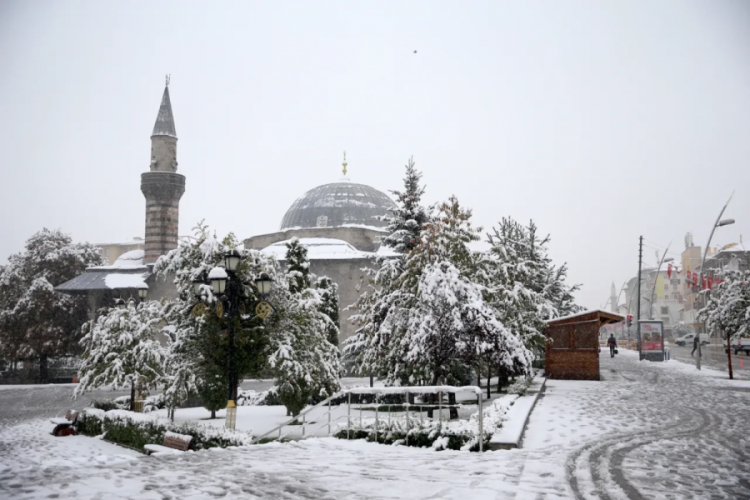 Meteoroloji il il a&ccedil;ıkladı! Kar yağışı &ccedil;ok sert geliyor: Sarı kodlu uyarı verildi