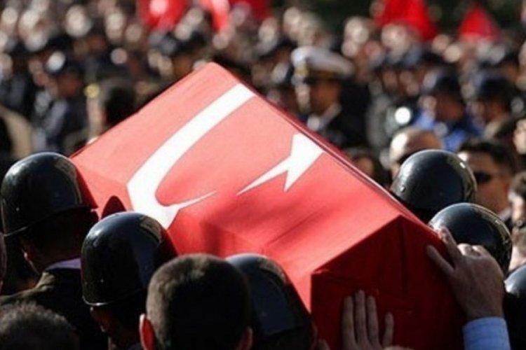 T&uuml;rkiye 20 şehidine ağlıyor! Siyasilerden taziye mesajı