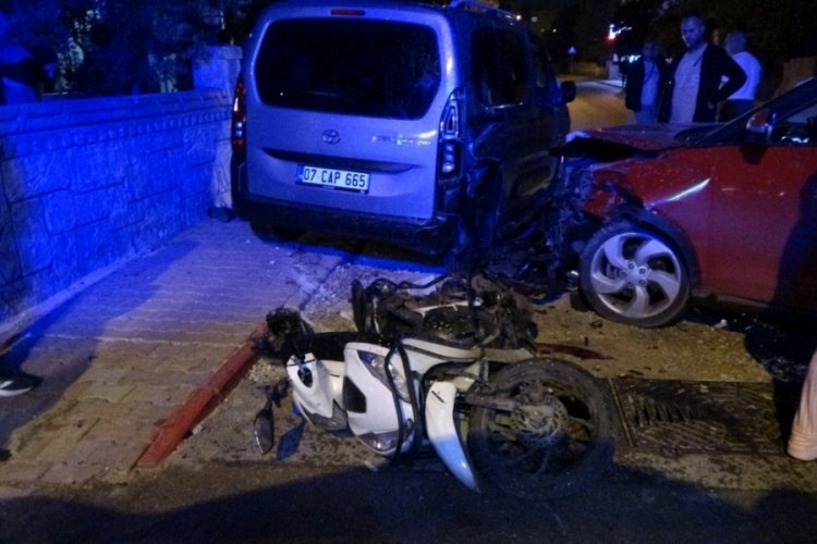 Kazada yaralandı: Feryatları mahalleyi inletti!