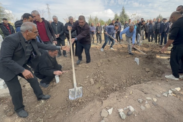 Elazığ'da bir hafta sonra cesedi bulunmuştu! Son yolculuğuna uğurlandı...