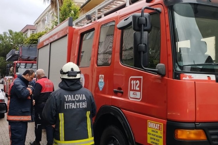 Kızgın yağa d&ouml;k&uuml;len su yangına neden oldu!