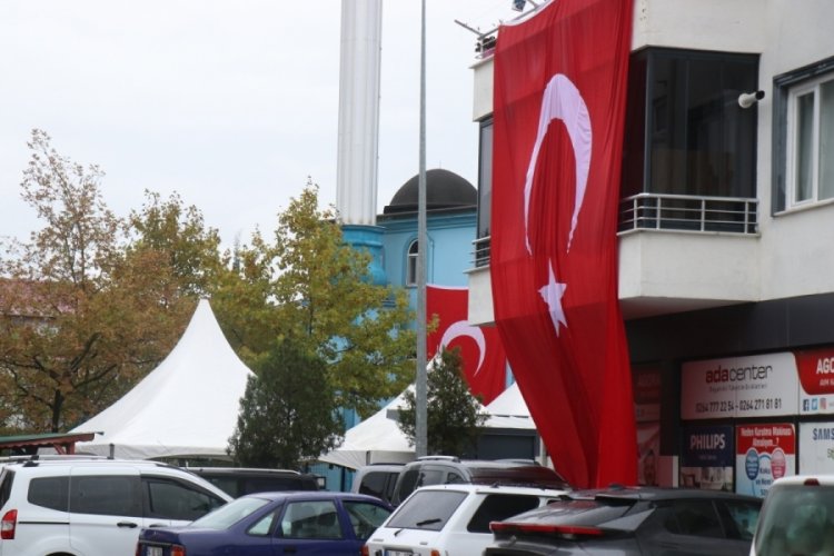 Sakaryalı şehidin mahallesi T&uuml;rk bayraklarıyla donatıldı