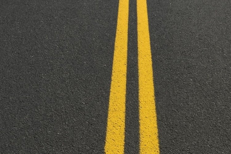 Yoldaki çift sarı çizgilerin anlamı ne?