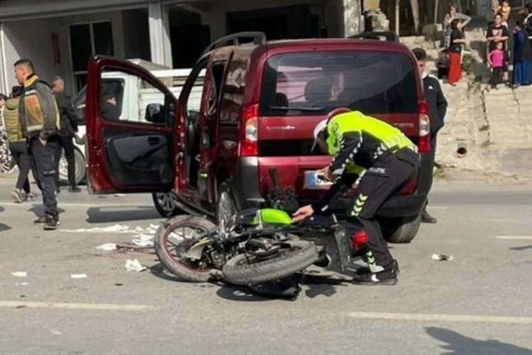 Hakkari'de motosikletle kamyonet &ccedil;arpıştı: 1 yaralı