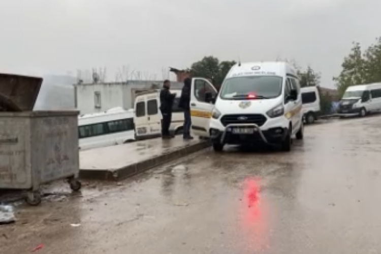 Minib&uuml;s&uuml;n &ccedil;arptığı 4 yaşındaki &ccedil;ocuk hayatını kaybetti