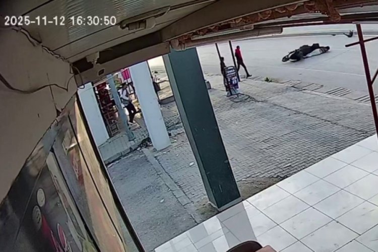 Sokak köpeğine çarpan motosikletli metrelerce sürüklendi