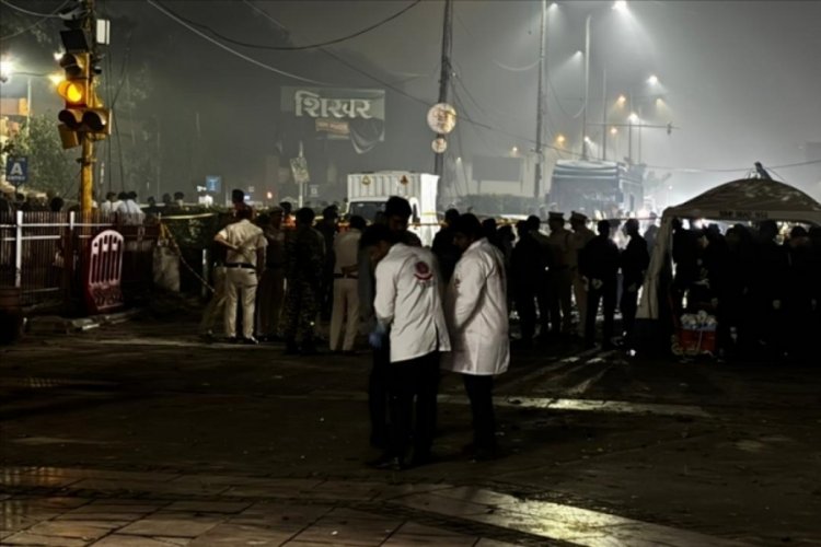 Hindistan h&uuml;k&uuml;meti, 8 kişinin &ouml;ld&uuml;ğ&uuml; Yeni Delhi'deki patlamayı "ter&ouml;r olayı" olarak nitelendirdi