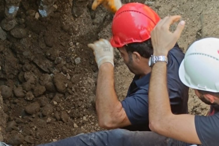 Şantiye alanında yaşanan g&ouml;&ccedil;&uuml;kte mahsur kalan iş&ccedil;i kurtarıldı