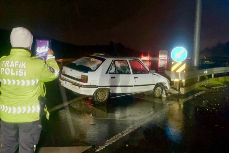 Hurdaya d&ouml;nen otomobilden yara almadan &ccedil;ıktı, "Emniyet kemeri takmasam camdan &ccedil;ıkardım" dedi