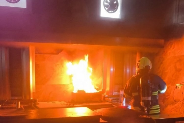 D&ouml;nerci alevlere teslim oldu