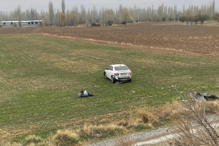 Şarampole giren otomobil s&uuml;r&uuml;c&uuml;s&uuml; yaralandı