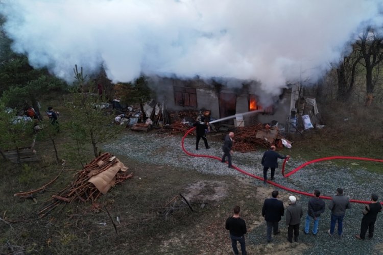 Sobaya su yerine benzin d&ouml;k&uuml;nce &ccedil;ıkan yangında yaralandı