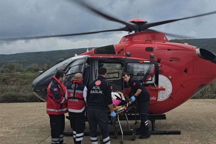 G&ouml;k&ccedil;eada'da rahatsızlandılar: Helikopter ambulansla...