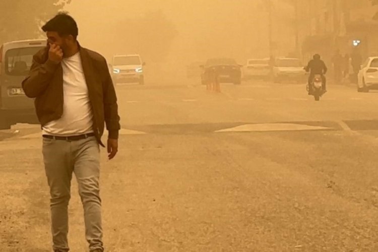 Toz bulutu Şanlıurfa semalarını kapladı