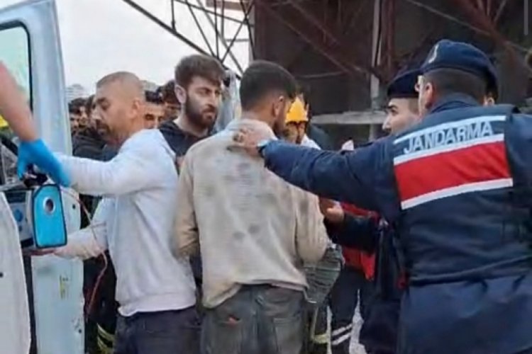 Şantiyede beton par&ccedil;aları iş&ccedil;ilerin &uuml;zerine d&uuml;şt&uuml;! &Ouml;l&uuml; ve yaralılar var...