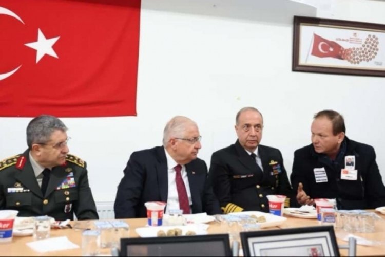 Bakan G&uuml;ler'den şehit C&uuml;neyt Kandemir'in ailesine taziye ziyareti