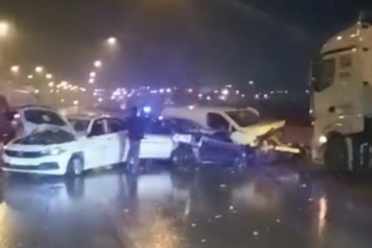 Tarsus-Adana-Gaziantep Otoyolu'nda 12 aracın karıştığı zincirleme kaza: 13 yaralı