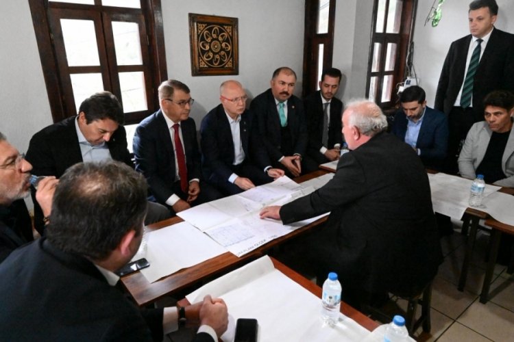 AK Parti Bursa İl Başkanı Davut G&uuml;rkan &ccedil;arşı esnafıyla bir araya geldi