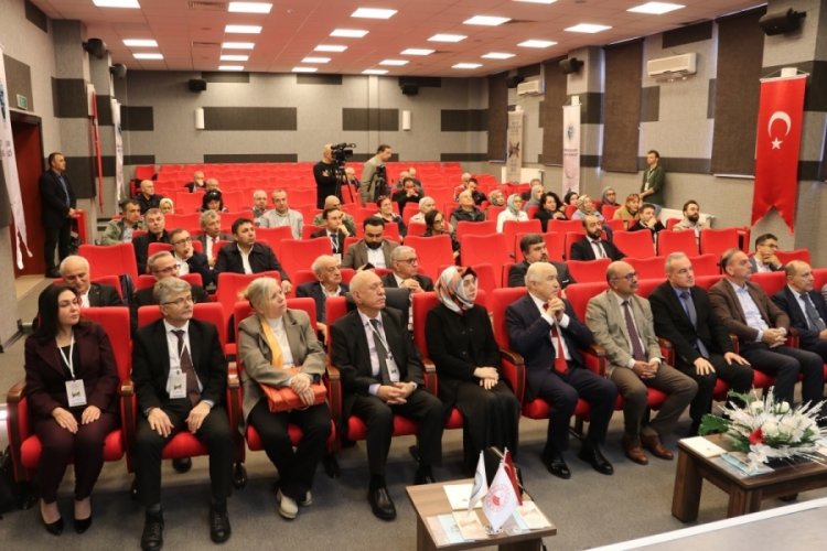 Bursa'da "Kuruluşunun 950. Yılında T&uuml;rkiye Sel&ccedil;ukluları ve İznik Bilgi Ş&ouml;leni" başladı