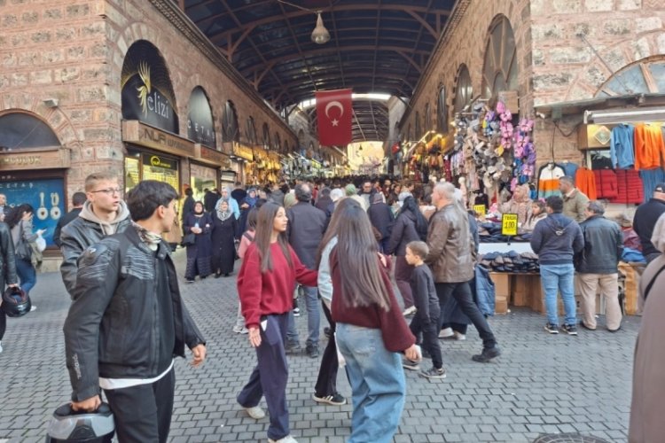 Hafta sonunu fırsat bilen Bursalılar Kapalı&ccedil;arşı'ya akın etti!