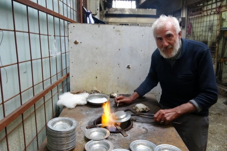 80 yaşındaki usta mesleğini 70 yıldır s&uuml;rd&uuml;r&uuml;yor