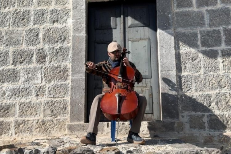 Tarihi mekanlarda eşsiz m&uuml;zik performansı