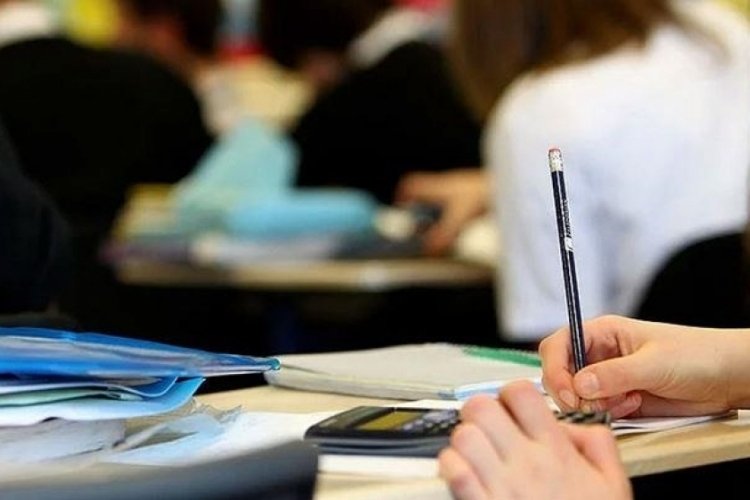 Milyonlarca öğrenci bugün sınıflarına geri döndü