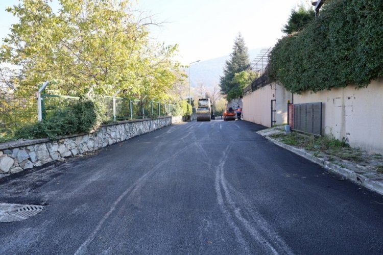 Osmangazi Belediyesi &ccedil;alışıyor yollar g&uuml;zelleşiyor