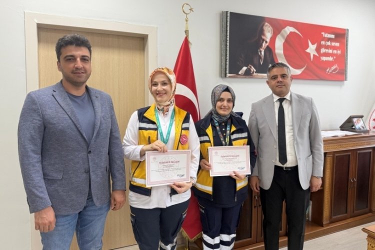 Bir baba telefon y&ouml;nlendirmesiyle eşine doğum yaptırdı