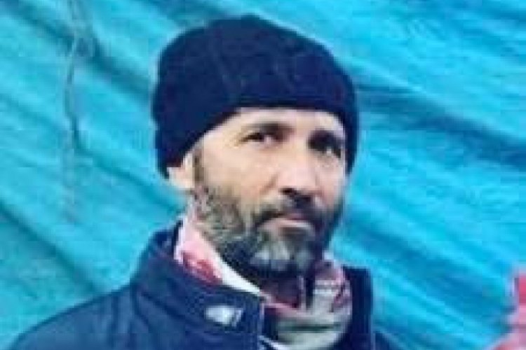 Tadilat i&ccedil;in &ccedil;ıktığı &ccedil;atıdan d&uuml;ş&uuml;p &ouml;ld&uuml;