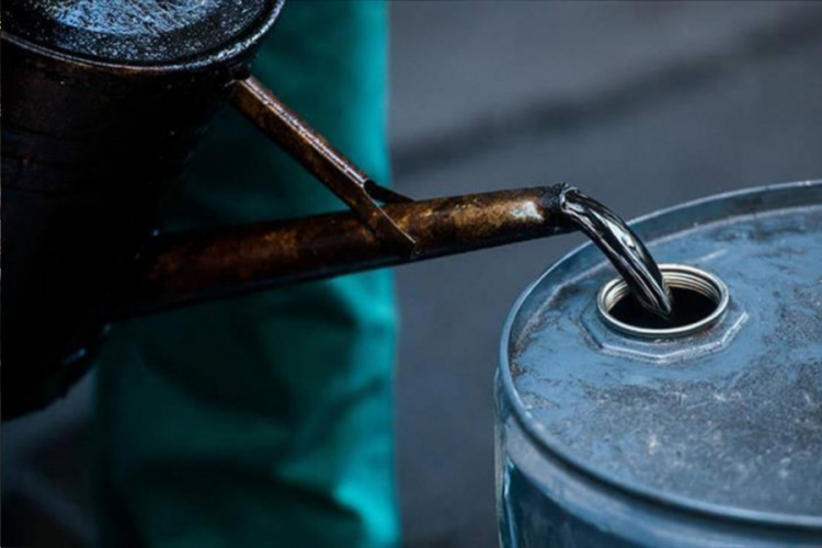 Suudi Arabistan'dan hibe edilen 90 bin ton ham petrol y&uuml;kl&uuml; tanker Suriye'ye ulaştı