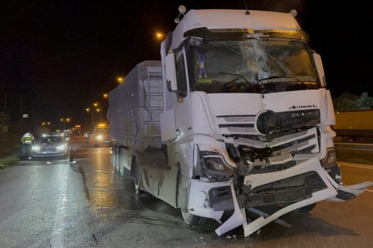 Samsun'da tırlar &ccedil;arpıştı: 1 yaralı
