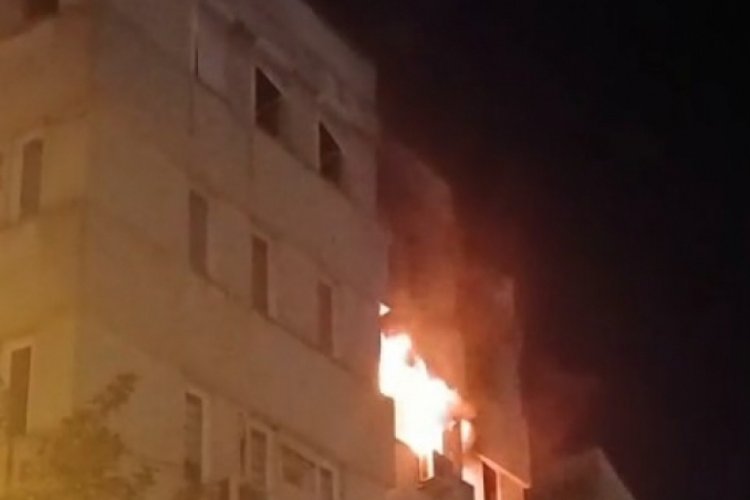 Antalya'da apartman dairesi alev alev yandı