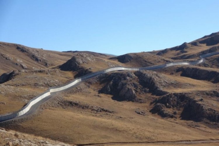 T&uuml;rkiye'nin İran sınırındaki g&uuml;venlik duvarında sona doğru